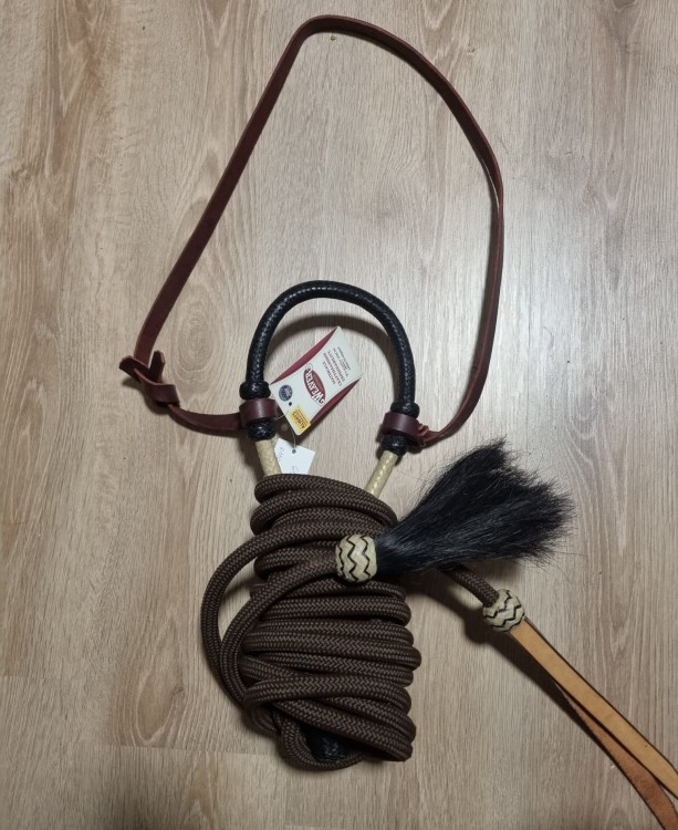 Komplet bosalowy czarno-naturalny ogłowie Weaver mecate nylonowe z chwostem — HorsePassion.pl