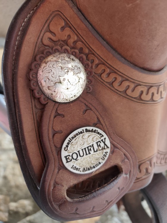 Medalion Continental Saddlery Equiflex Ider Alabama USA i srebrne concho — detail autentyczności