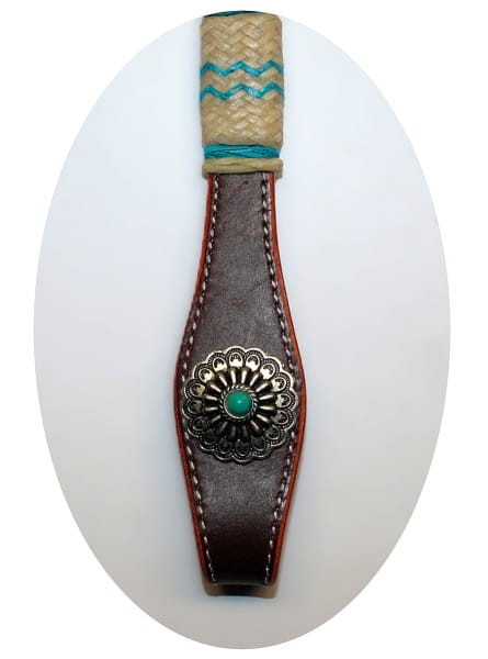Zbliżenie srebrnej prostokątnej klamry z arabeską ogłowia western turkus — ciemna espresso skóra, białe przeszycia — HorsePassion.pl