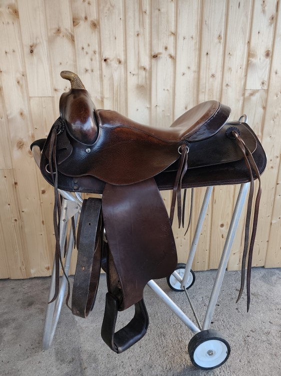 Używane siodło western Deuber & Partner trail 16" — ciemny brąz, rawhide horn, 3 pary troków