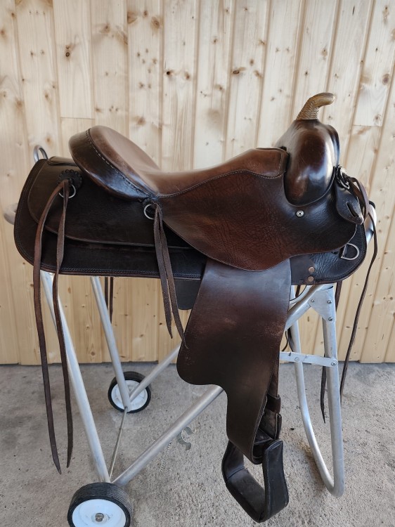 Używane siodło western Deuber & Partner 66 cm — gładka skóra, troki, widok z lewej