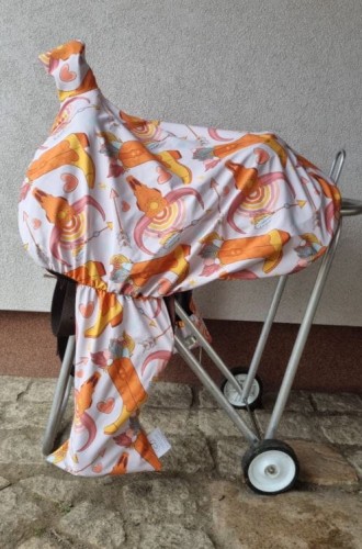 Pokrowiec na siodło western z fenderami — wzór aztecki z czaszką bydlęcia, kolor brązowy — Delta Trade