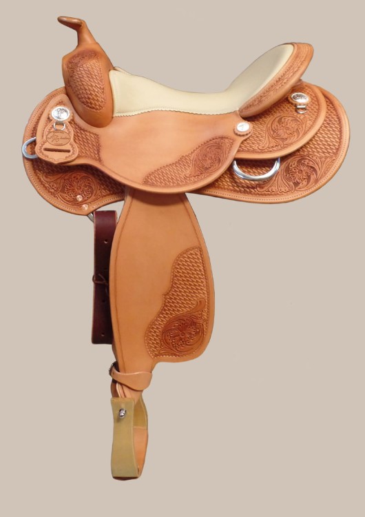 Siodło AK Joachim Kasper Reining Round Skirt #80-027 — basket + flower tooling, kremowe siedzisko zamsz, round skirt, kolor chestnut