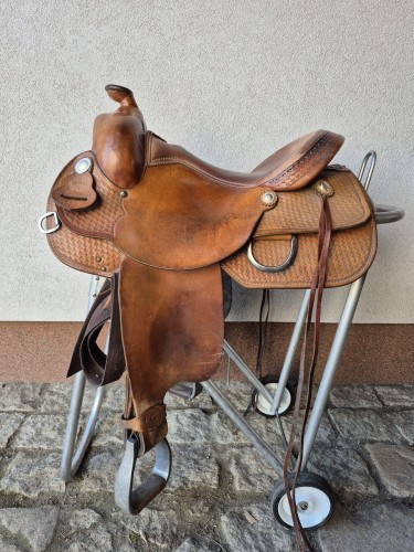 Używane siodło western Continental 142 16" — jasna miodowa skóra, basket tooling, widok z boku