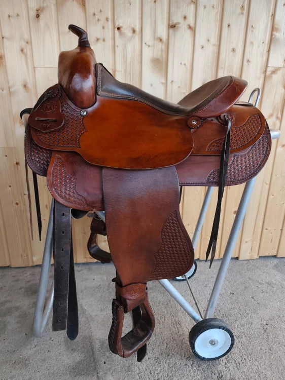 Używane siodło western Montana Saddlery 194 15,5" — basket tooling wyspy, zamszowe siedzisko