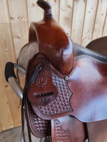 Medalion Montana Saddlery Made in USA i numer modelu 194 — używane siodło western