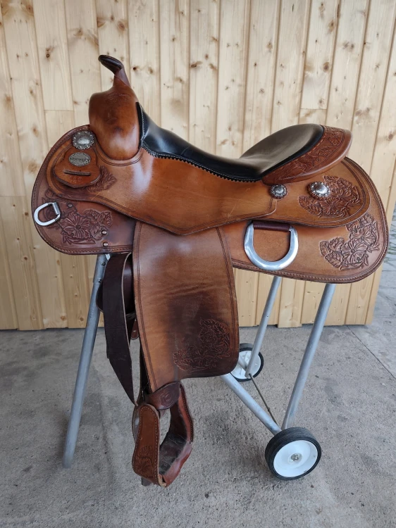 Używane siodło western Continental Equiflex 135 UNIKAT 16" — floral tooling, czarne siedzisko, honey tan