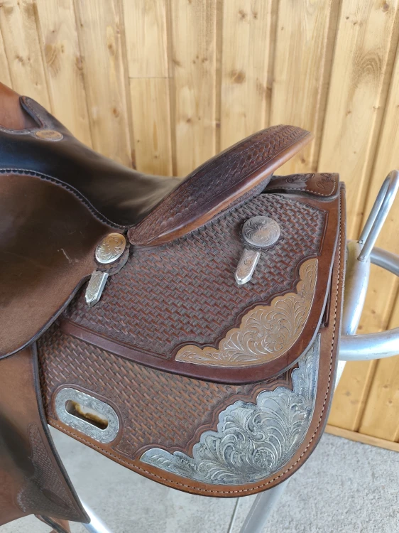 Siodło western Billy Cook z basket toolingiem i ozdobnymi blaszkami – drugi bok