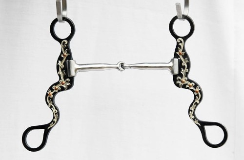 Czanka Snaffle Bit Flower 5" — widok frontalny, symetryczne czarne czanki z grawerem floral scrollwork na obu stronach, O-ringi górne, teardrop dolne