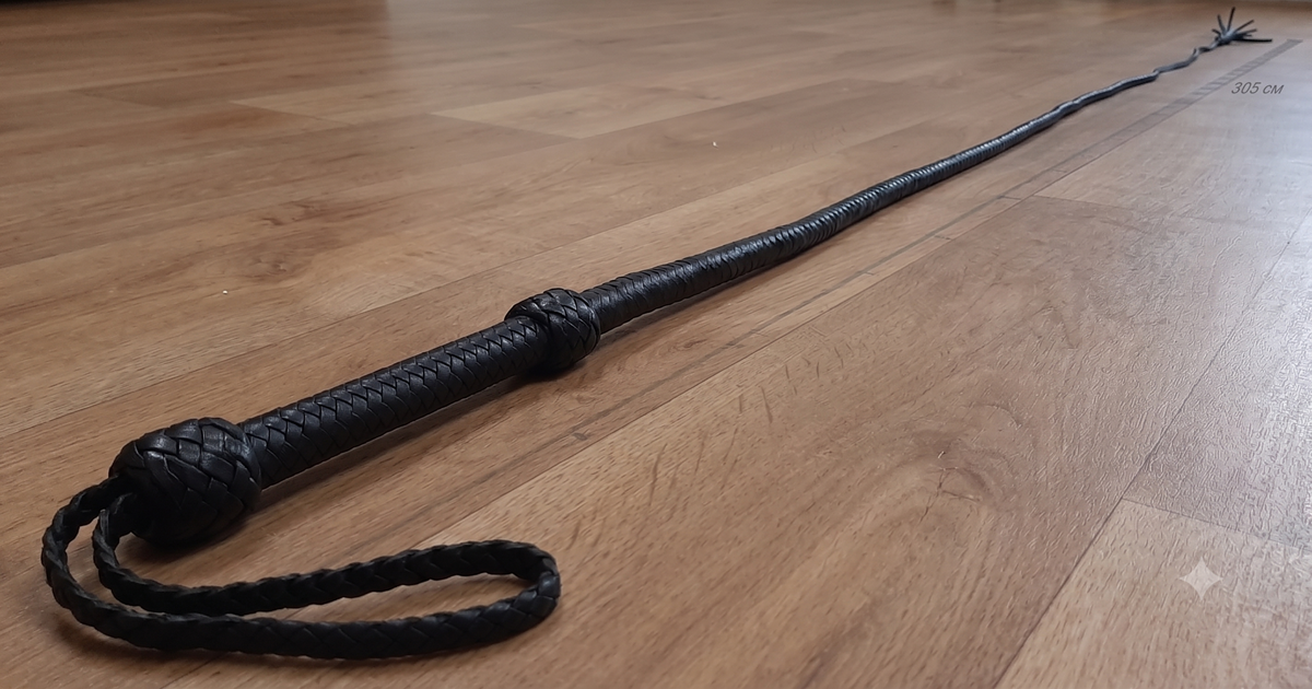 Bullwhip 305 cm rozłożony — zwężający się splot i cracker, dzięki którym bicz przekracza barierę dźwięku